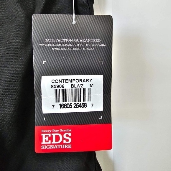 Dickies, Women’s Eds Signature V-Neck Top with Multiple Patch Pockets. Size: M - Picture 6 of 12